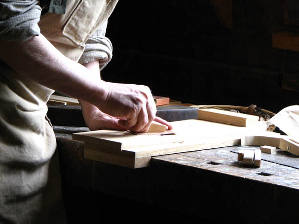Nuestro equipo de profesionales cuenta  con muchos años de contrastada <strong>experiencia</strong> en el sector de la <strong>carpintería de madera en Gelida</strong>.